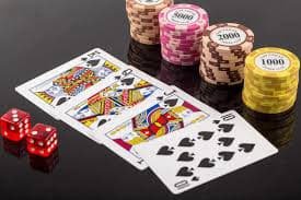 Pengguna bahagia menggunakan aplikasi merah11 untuk hiburan sports dan casino lokal Indonesia